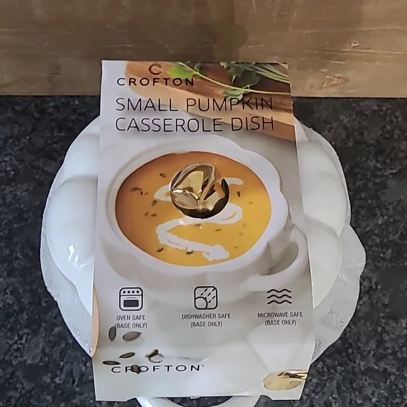 White Ceramic "Pumpkin" Shaped .8 Quart Dip/Soup Dish with Lid - Picture 2 of 13